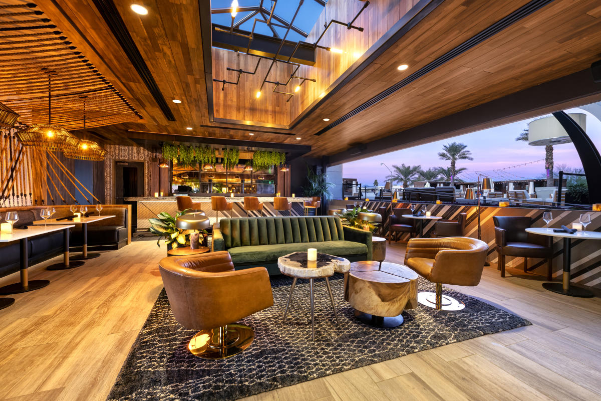Bar & Lounge (Food & Beverage)